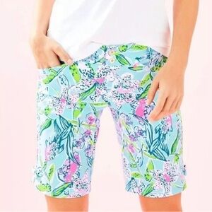 Lilly Pulitzer Women’s Bermuda Golf Shorts - Bali Blue Sway this Way print